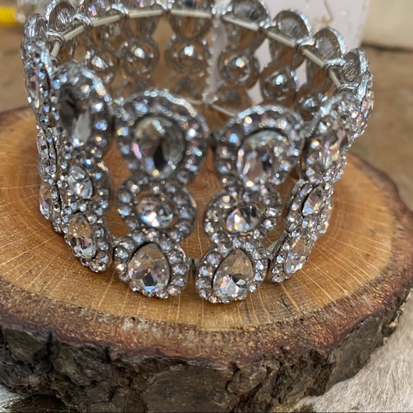 RHINESTONE Stretch Bracelet - Picture 3 of 8